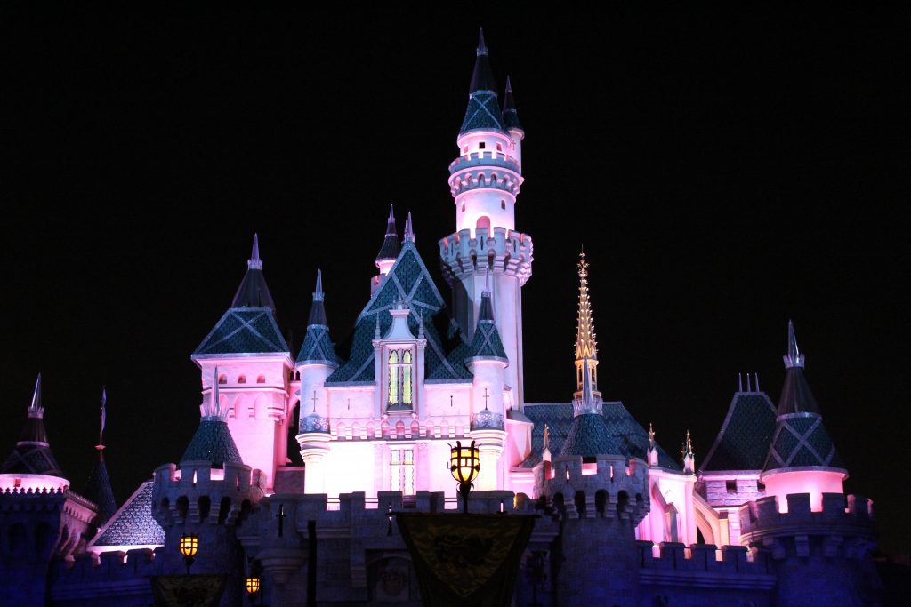 The castle was more majestic and impressive after dark! They did a really neat job with the lighting. 